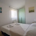 & Petra