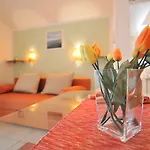 Gostinjska kuća & Petra 3*