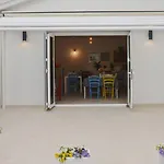 & Petra Diklo