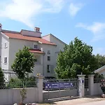 & Petra Gostinjska kuća 3*