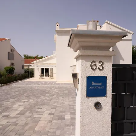 & Petra Πανσιόν Diklo