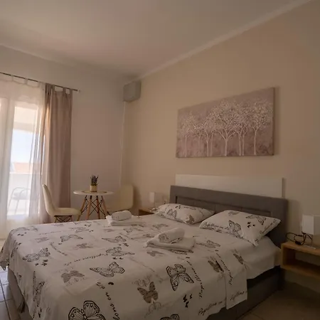 & Petra Πανσιόν