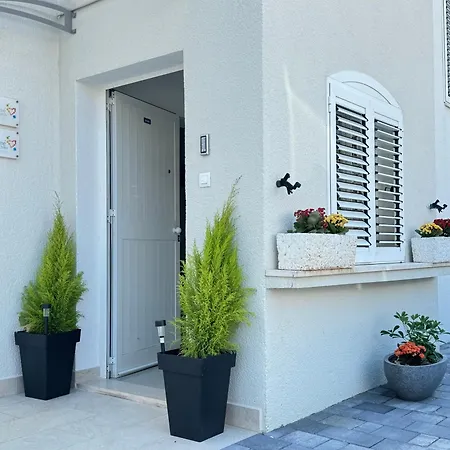 Πανσιόν & Petra 3*