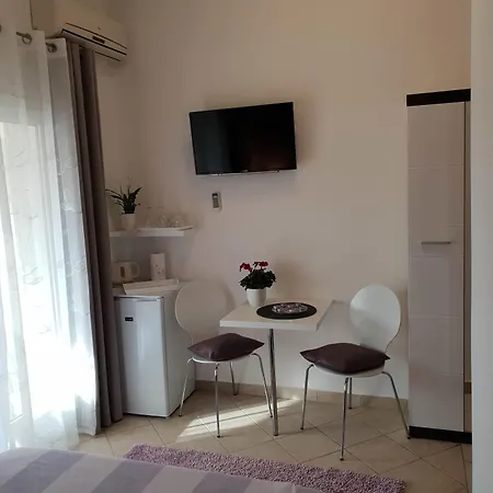 & Petra Πανσιόν 3*