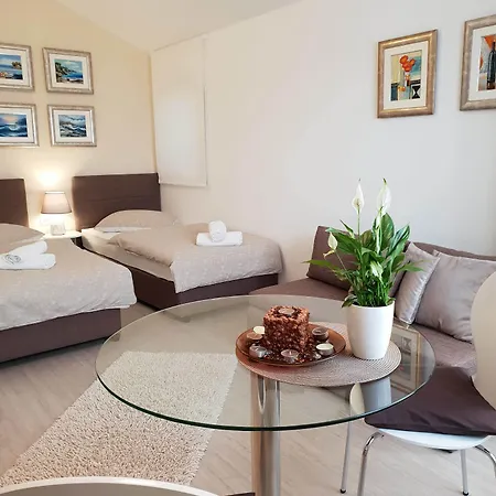 & Petra Πανσιόν 3*