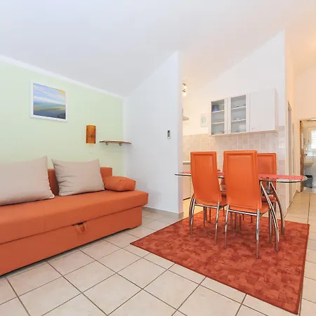 & Petra Πανσιόν