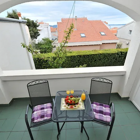 & Petra Πανσιόν 3*